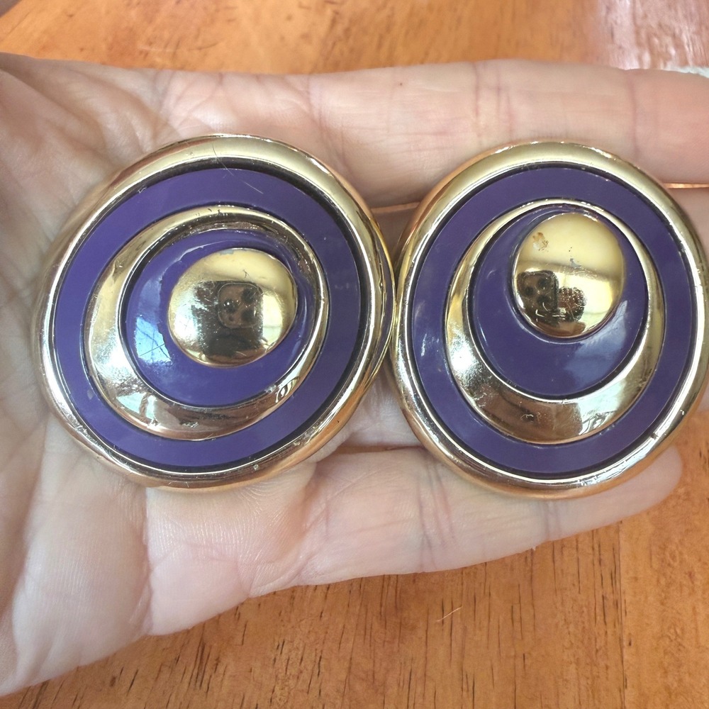 Vintage 80s Purple Enamel Gold Tone Bullseye Clip On Statement Earrings Retro